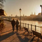 Balade bord de loire orléans : sentier sur les quais réaménagés au coucher du soleil