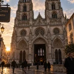 Orléans cathédrale Sainte-Croix au coucher du soleil, tours gothiques