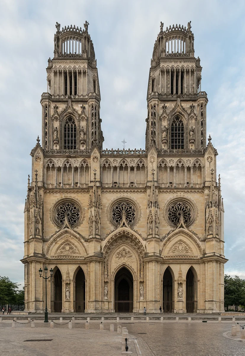 Façade occidentale de la cathédrale Sainte-Croix